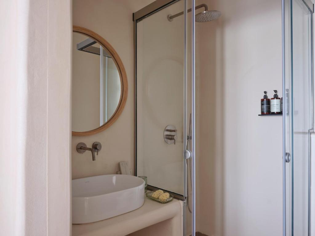 Salt Suites Paros - 13