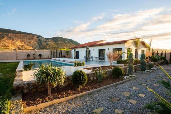 a house with a swimming pool in a yard at WonderFarm2point0 Oran villa 10 people in Oran