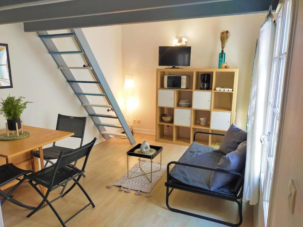 Photo de la galerie de l'établissement Appart 2 CH hyper centre à 10 mètres du marché, à La Rochelle