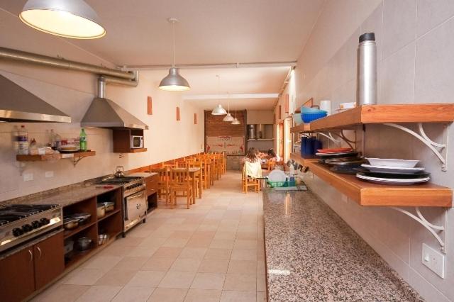 Kuchyň nebo kuchyňský kout v ubytování El Gualicho Hostel