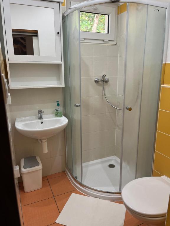Koupelna v ubytování Bungalow Putim