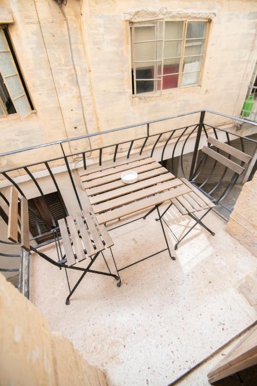 Balkón nebo terasa v ubytování Sliema Townhouse for 12, July Deal, Historic Charm, Steps to Seafront View & Bars & Promenade