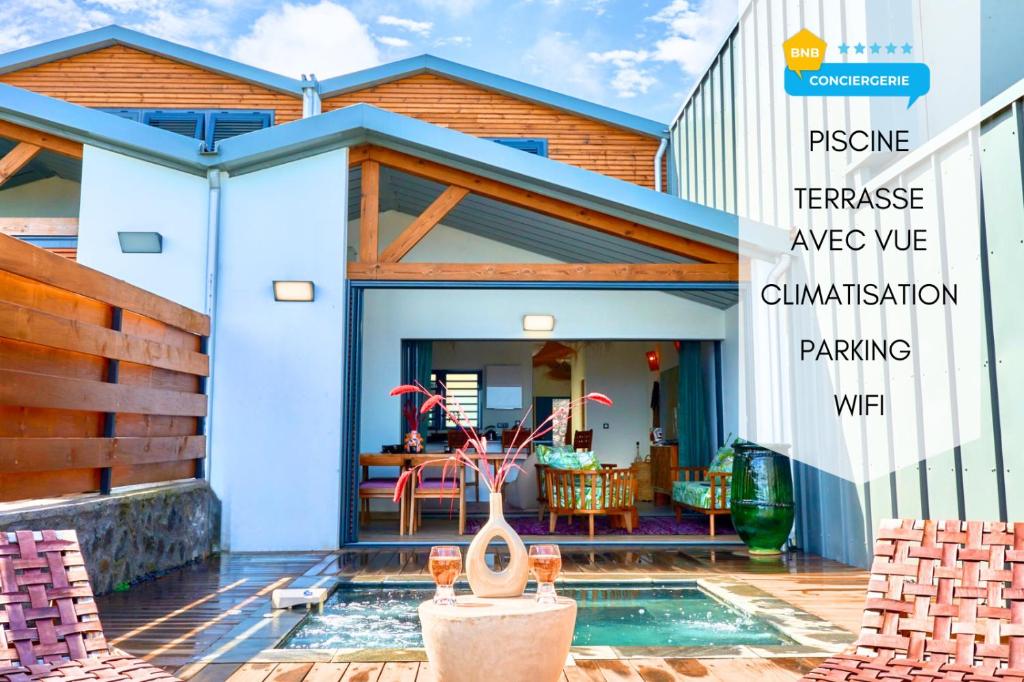 a rendering of a house with a pool in front at Villa Zarlor - 6 voyageurs in Petite Île