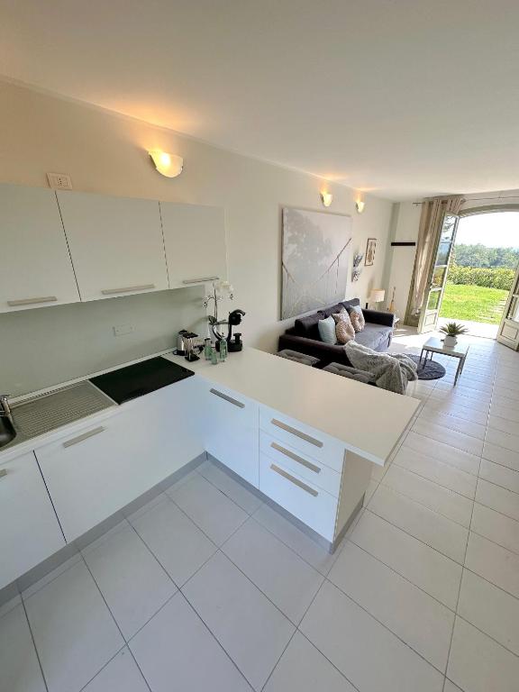 Kuchyň nebo kuchyňský kout v ubytování Just Langhe Casa Nebbiolo
