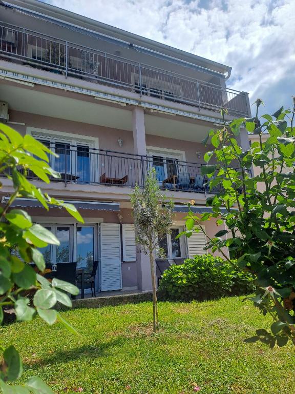 Zahrada ubytování Apartments Rajna