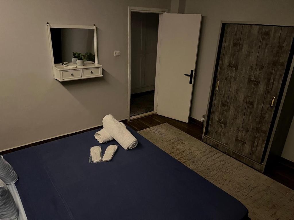 Postel nebo postele na pokoji v ubytování Downtown House Suites