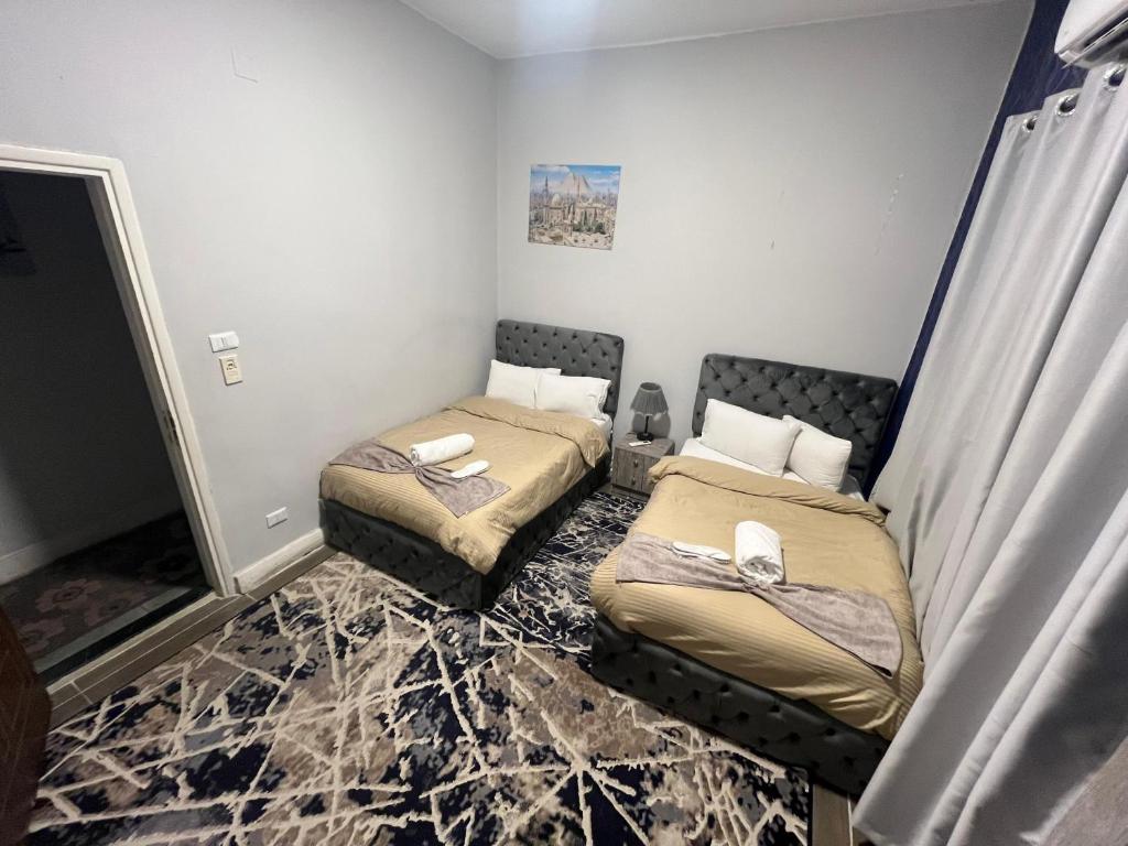 Postel nebo postele na pokoji v ubytování Downtown House Suites