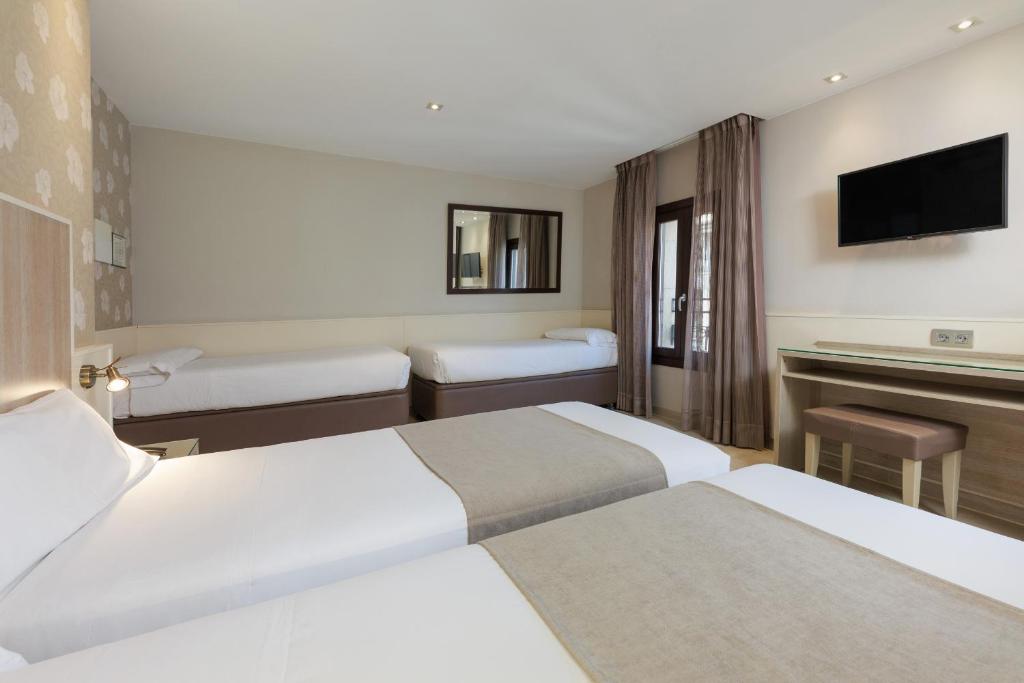 Postel nebo postele na pokoji v ubytování Hotel Santa Marta