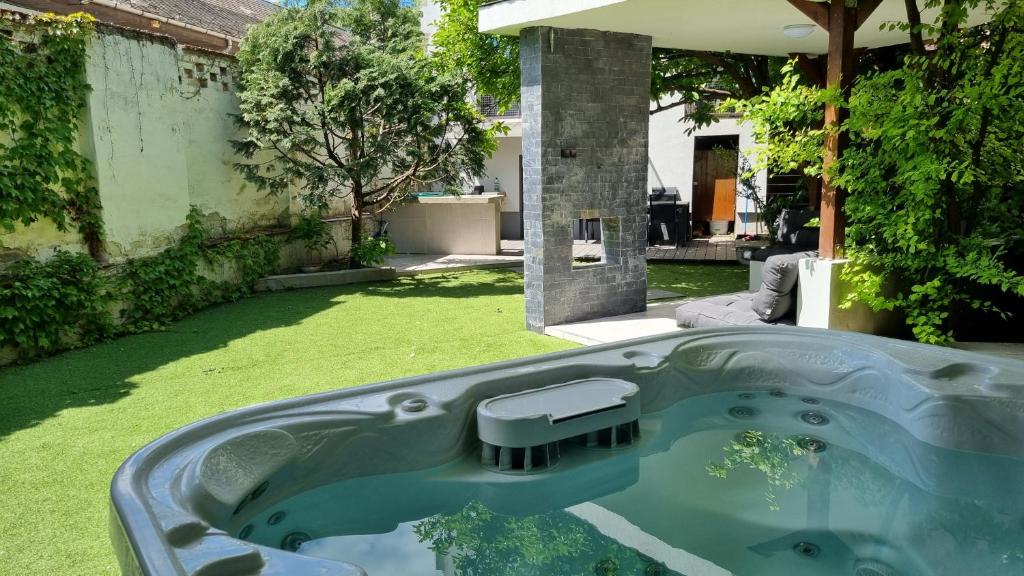Zahrada ubytování Loft Garden Villa - 4 Br, 3 Ba, Sleeps 10, 7 min to downtown