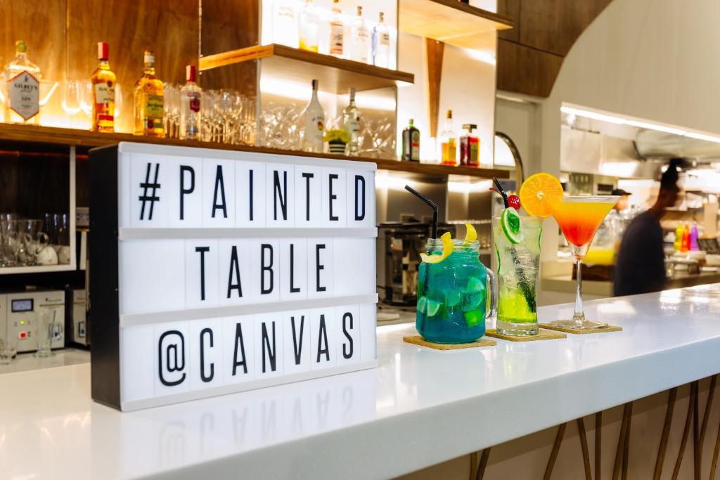 Nápoje v ubytování Canvas Boutique Hotel