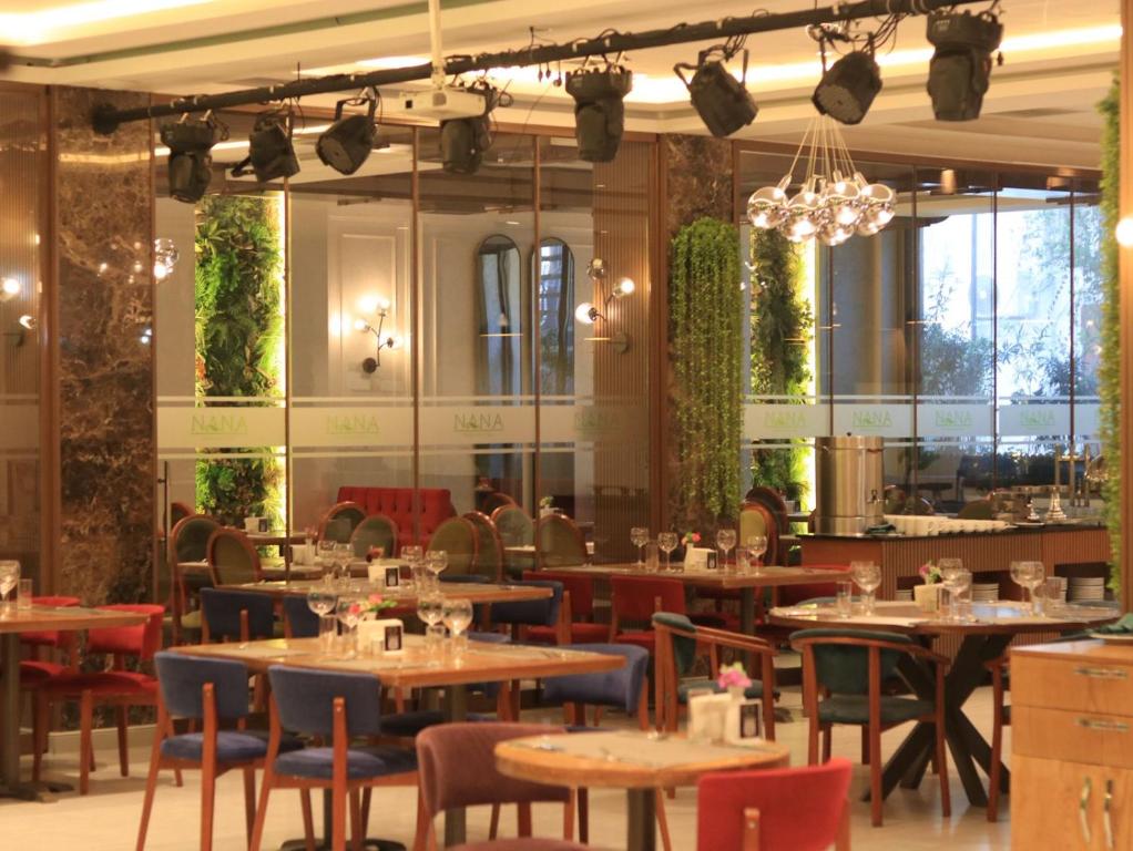 Restaurace v ubytování Grand Midway Hotel