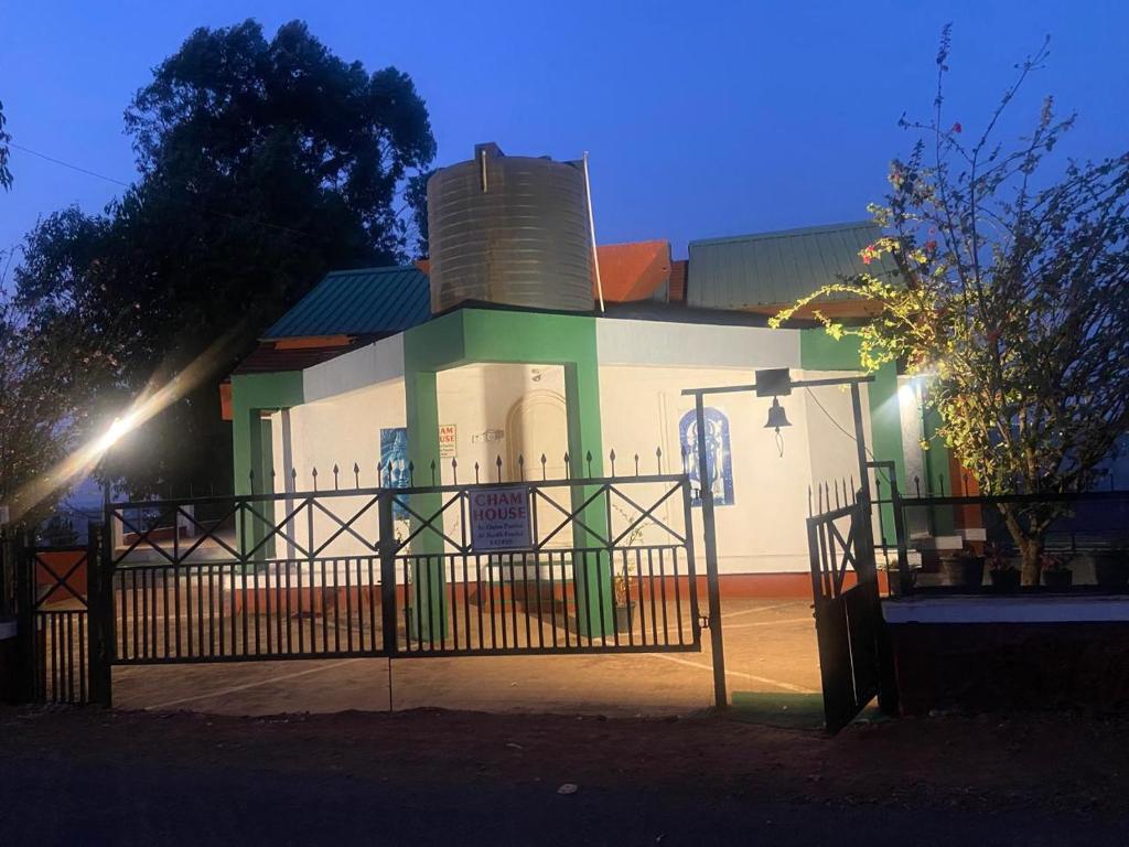 Το κτήριο όπου στεγάζεται  το κατάλυμα σε φάρμα