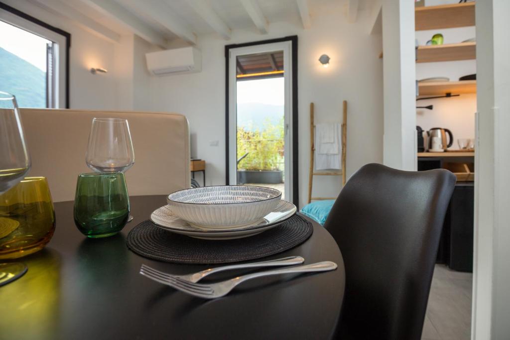 Posezení v ubytování P Terrace Exclusive Apartment - Lake View With Terrace - Free Parking