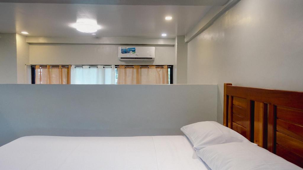 Postel nebo postele na pokoji v ubytování Sea Break La Union