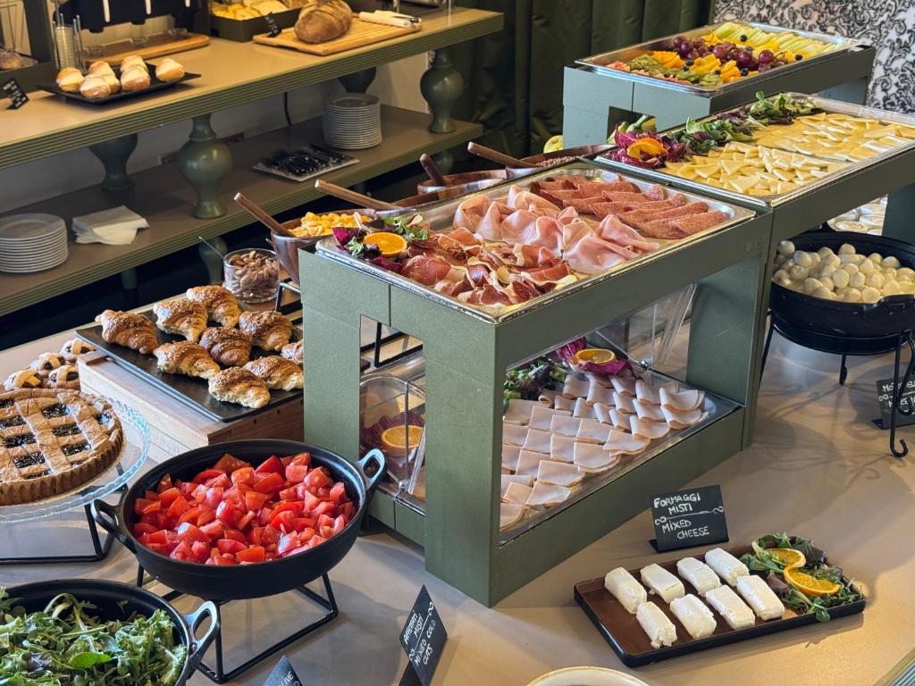 Comida en o cerca de este hotel