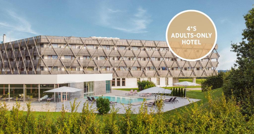 Bazén v ubytování Falkensteiner Hotel Bad Leonfelden Superior nebo v jeho okolí