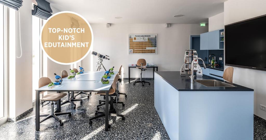 TV a/nebo společenská místnost v ubytování Falkensteiner Family Hotel Diadora