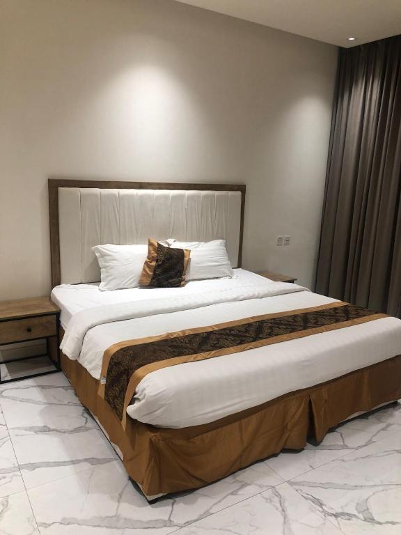 Postel nebo postele na pokoji v ubytování الاجنحة الماسية للشقق المخدومة 2