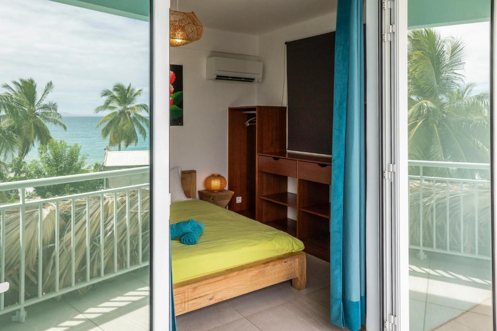 Balkón nebo terasa v ubytování Villa en bord de mer, vue mer au Diamant