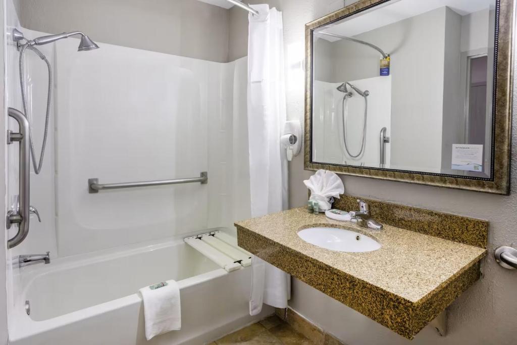Baymont by Wyndham La Vergne Nashville I-24 East photo
