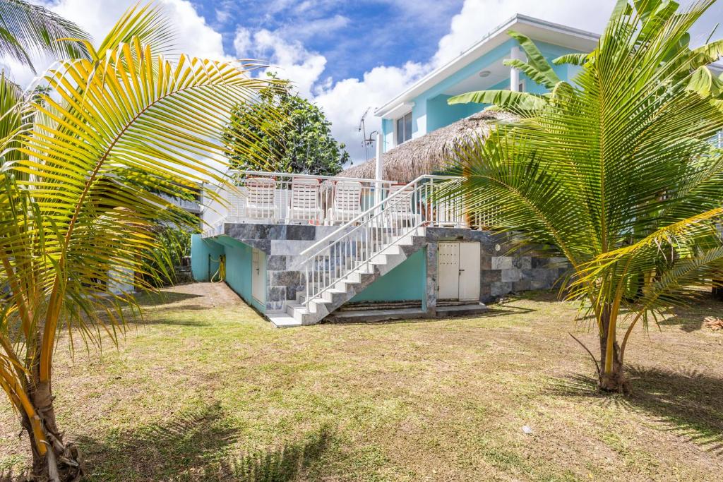 Zahrada ubytování Villa en bord de mer, vue mer au Diamant