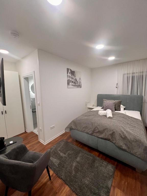 Postel nebo postele na pokoji v ubytování Hotel am Schlossplatz