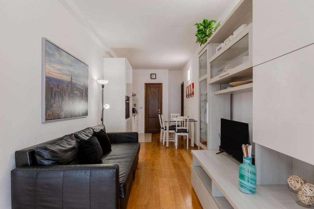 GuestHost - Novoli Escape in Florence with Parking