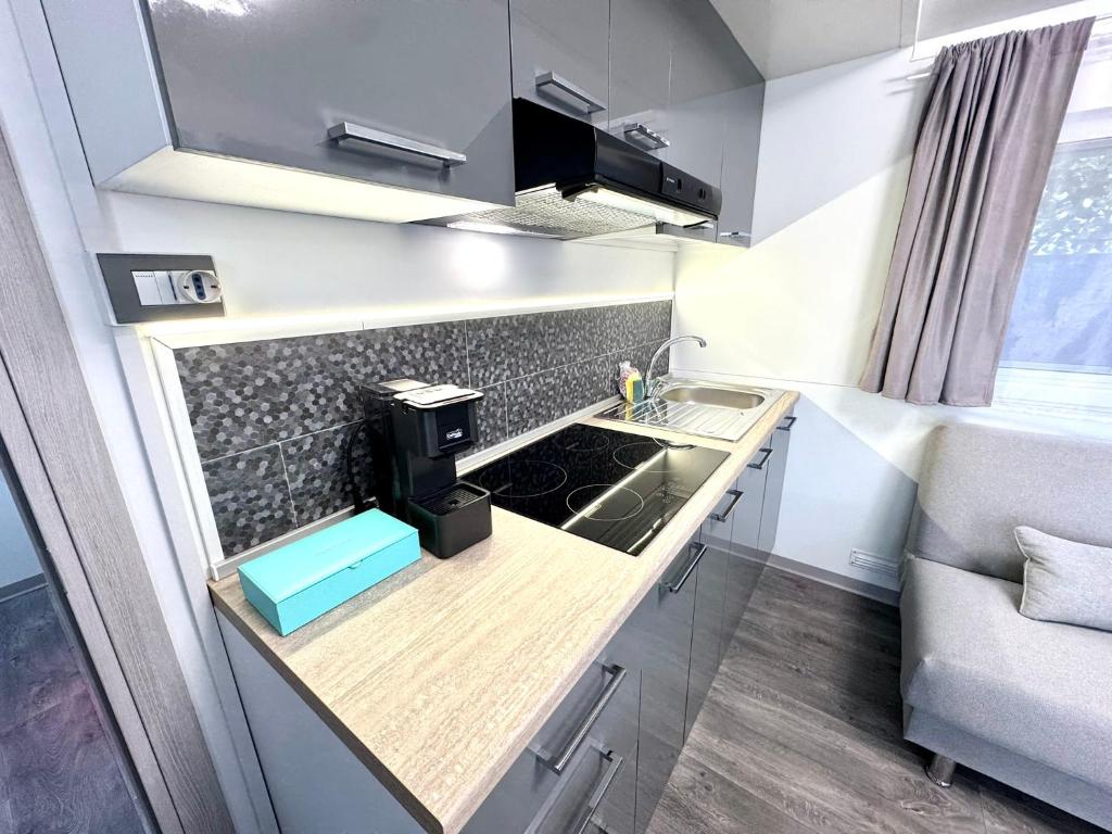 Kuchyň nebo kuchyňský kout v ubytování Luxury Caravan at Union Lido