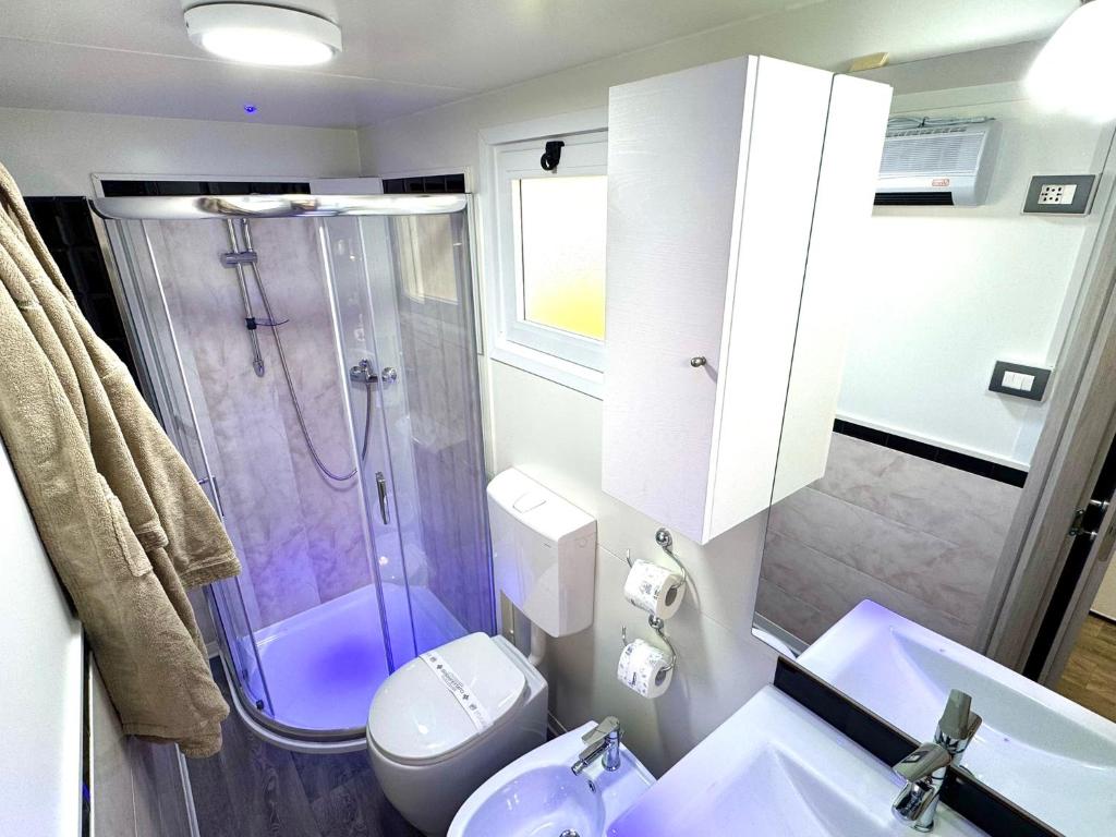 Koupelna v ubytování Luxury Caravan at Union Lido