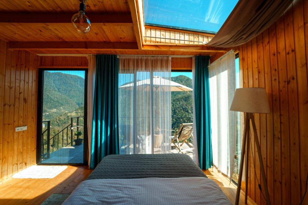 Postel nebo postele na pokoji v ubytování Lemanor lodge - Mountain cottages in Georgia