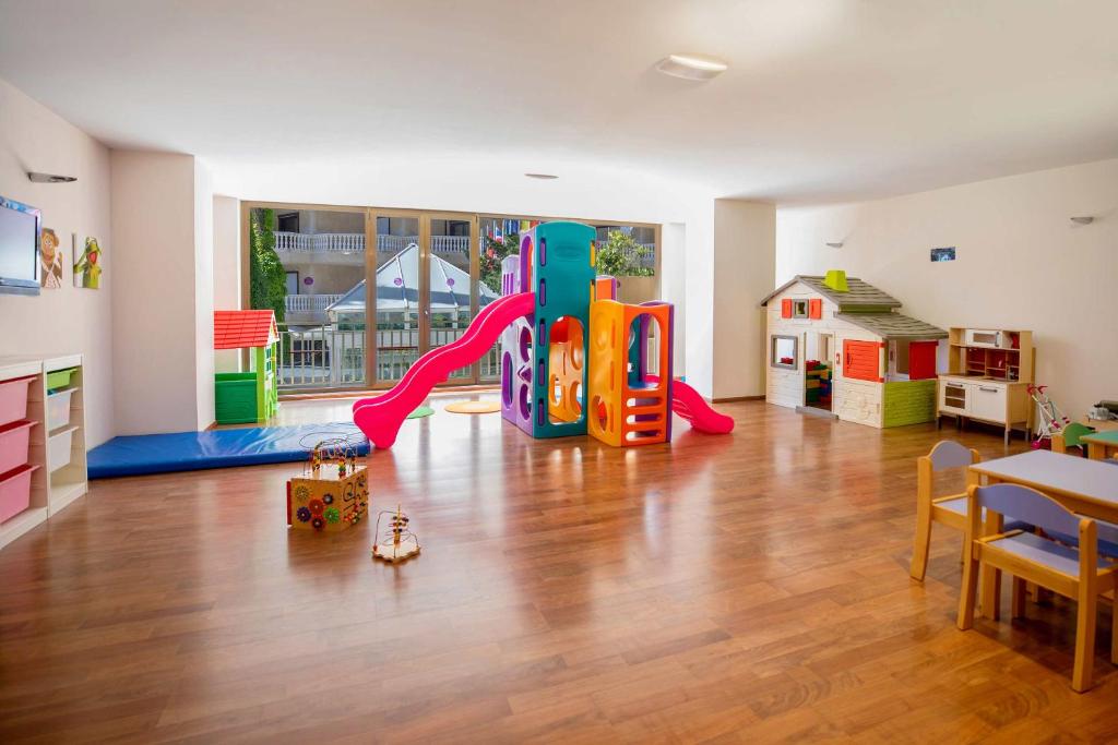 Detský klub v ubytovaní Hotel Servigroup Papa Luna 4 Sup