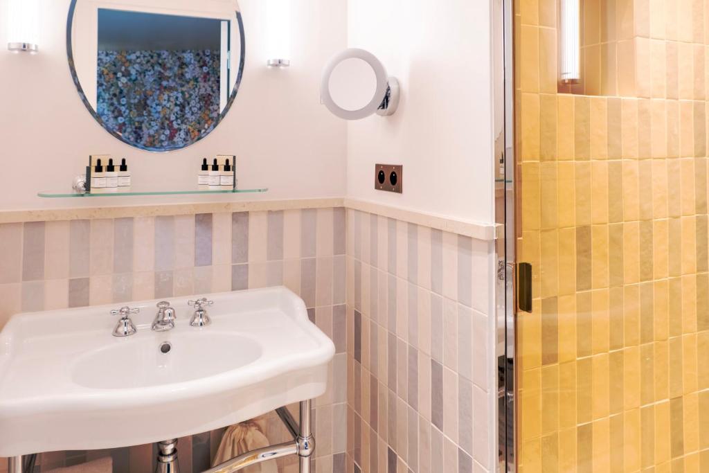 Maison La Bohème Montmartre - Studios & Apartments - Resim 29