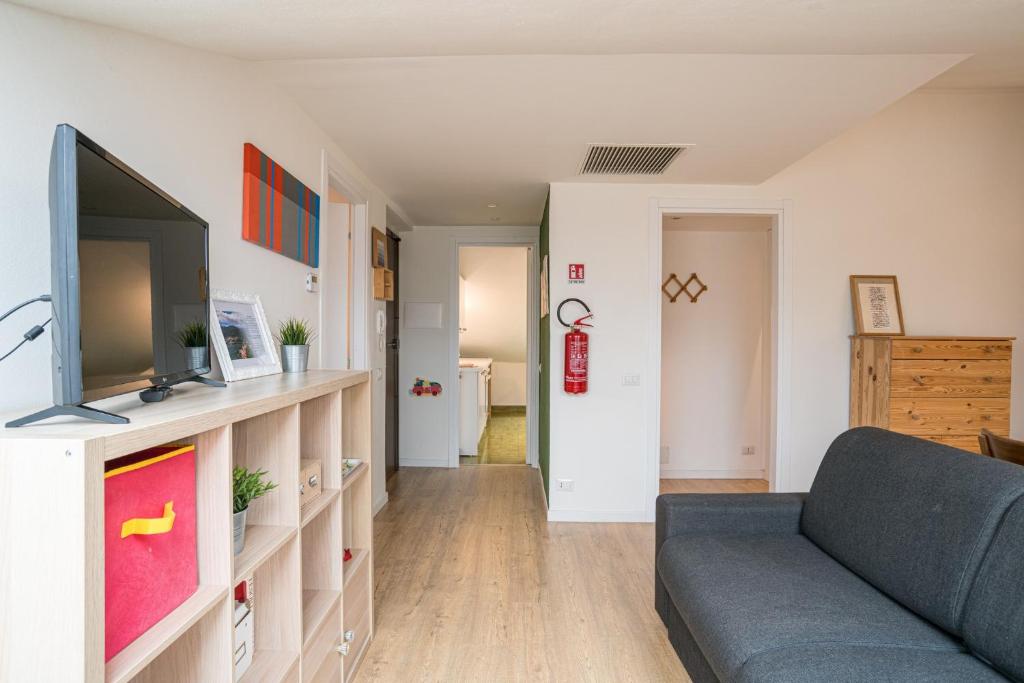 Televízia a/alebo spoločenská miestnosť v ubytovaní Como City Center Apartments!