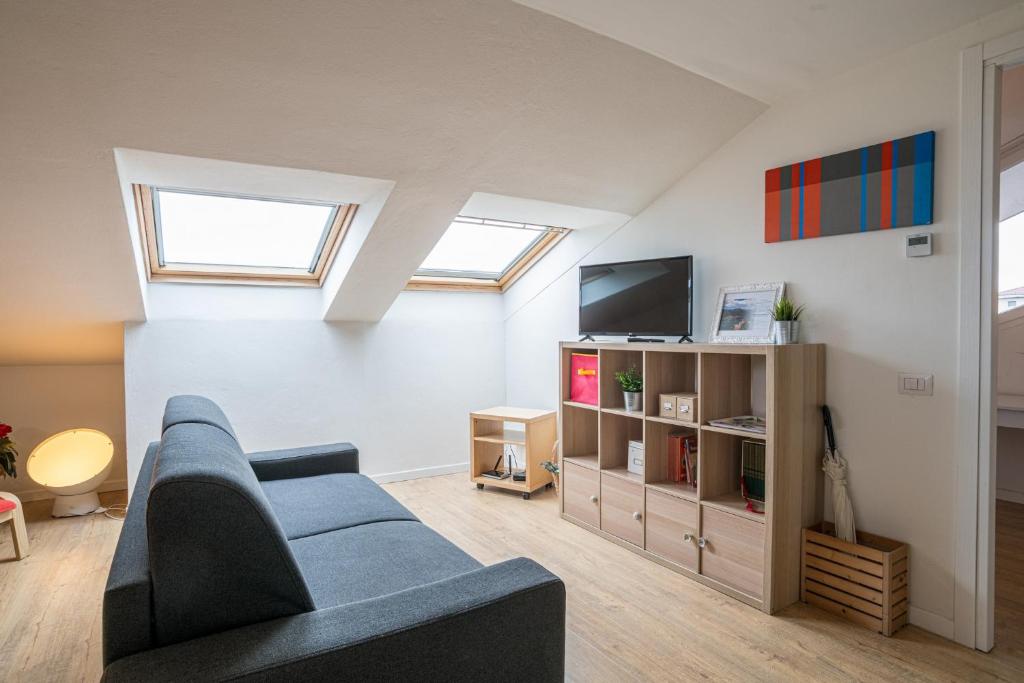 Televízia a/alebo spoločenská miestnosť v ubytovaní Como City Center Apartments!