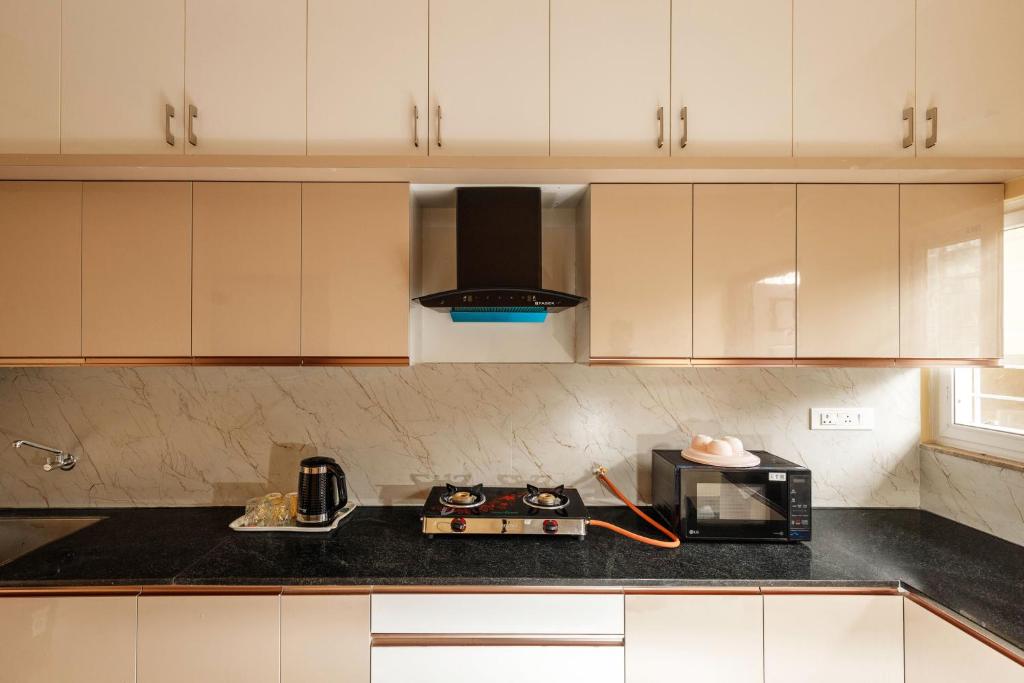 Kuchyň nebo kuchyňský kout v ubytování Pinnacle Serviced Apartments