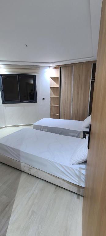 Postel nebo postele na pokoji v ubytování appartment igar azougagh elhoceima