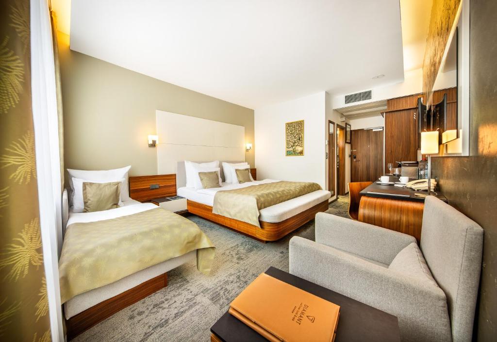 Postel nebo postele na pokoji v ubytování Wellness Hotel Diamant