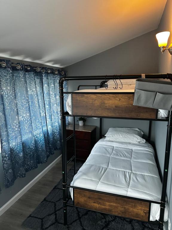 Ein Bett oder Betten in einem Zimmer der Unterkunft Atlantic Breeze Motel &amp; Apartments