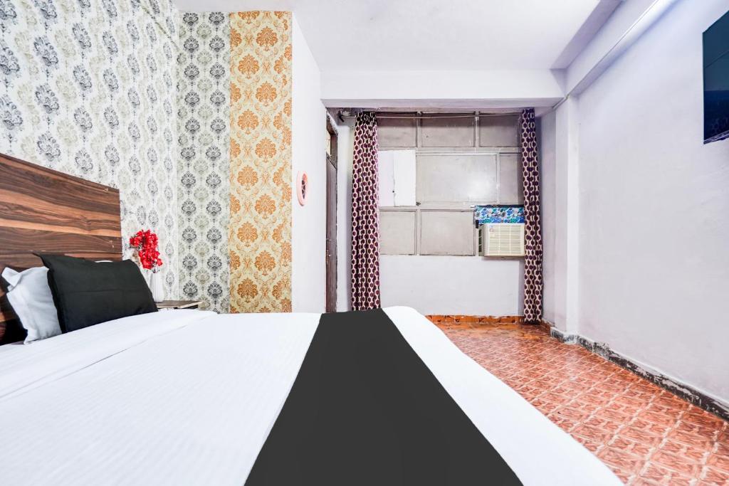 Postel nebo postele na pokoji v ubytování Hotel O Parth Inn