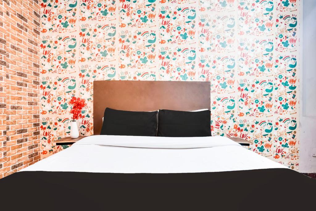 Postel nebo postele na pokoji v ubytování Hotel O Parth Inn