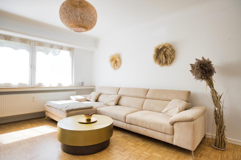 Posezení v ubytování 2-Bd Apartment (͡* ‿ ͡*) with a private SAUNA