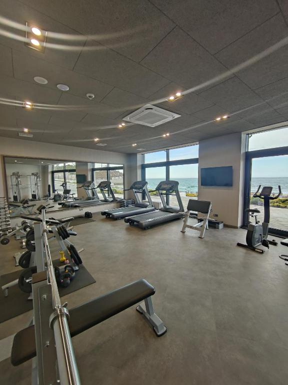 Fitness centrum a/nebo fitness zařízení v ubytování Optima Collection Miramar Chornomorsk