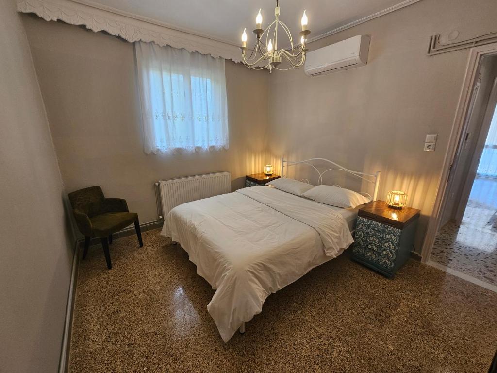 Postel nebo postele na pokoji v ubytování Cleo's Home