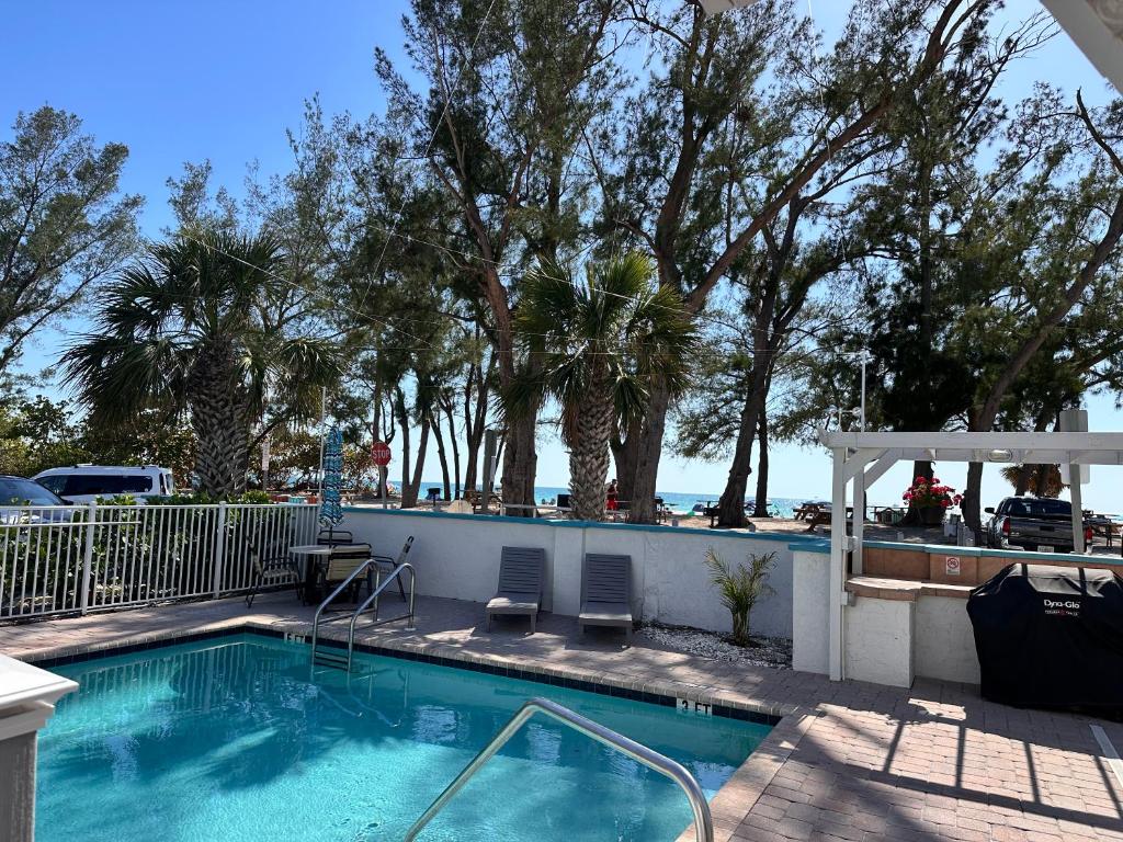 Alamanda Villas on Holmes Beach photo