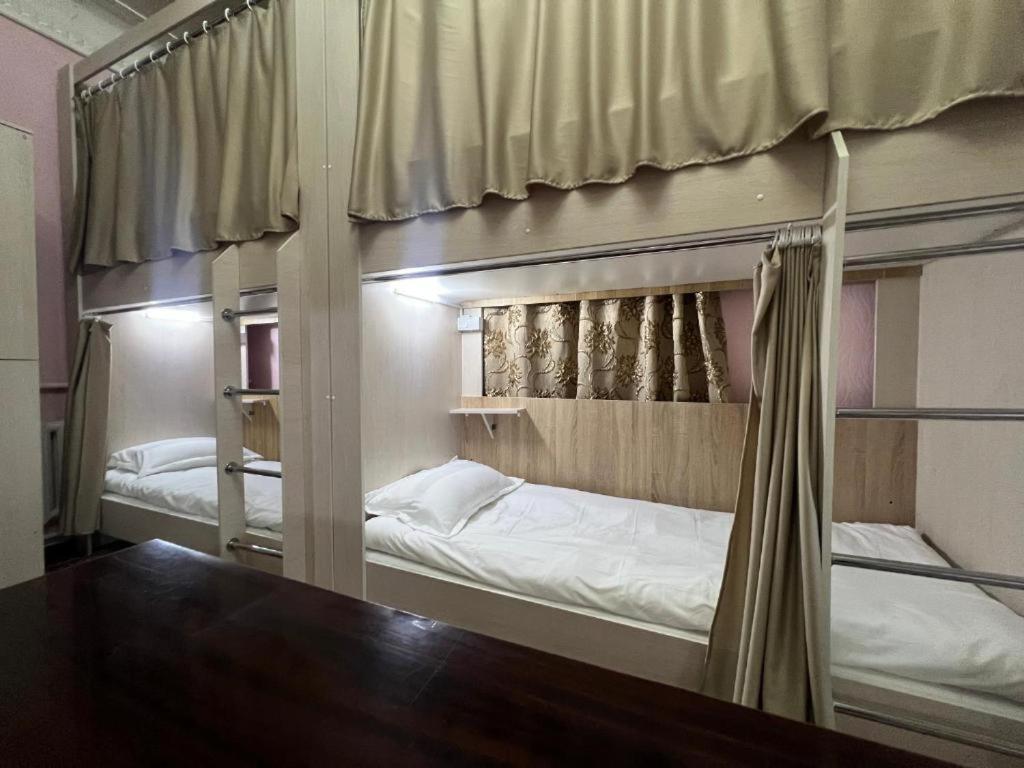 Postel nebo postele na pokoji v ubytování Bruce hostel
