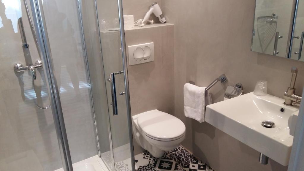 Un baño de Régina Boutique Hotel