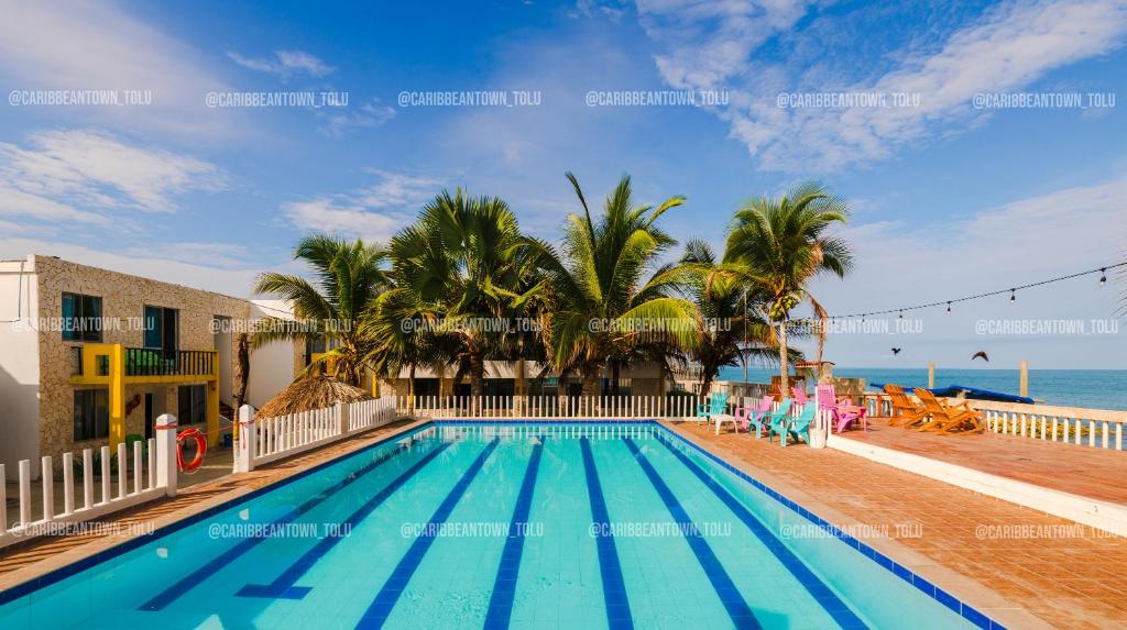 Bazén v ubytování Caribbean Town Tolu nebo v jeho okolí
