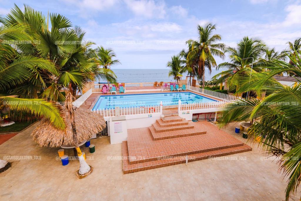 Bazén v ubytování Caribbean Town Tolu nebo v jeho okolí