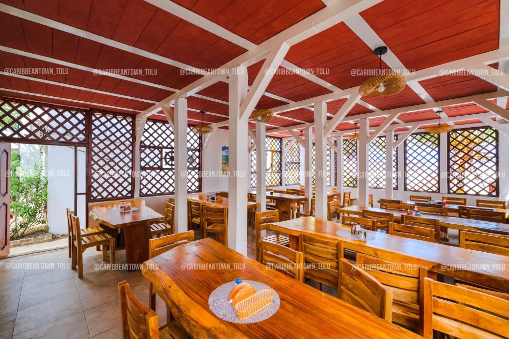Restaurace v ubytování Caribbean Town Tolu