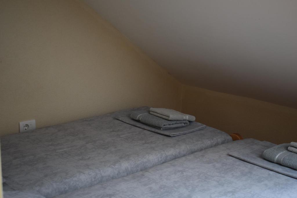 Postel nebo postele na pokoji v ubytování Apartmani Filip